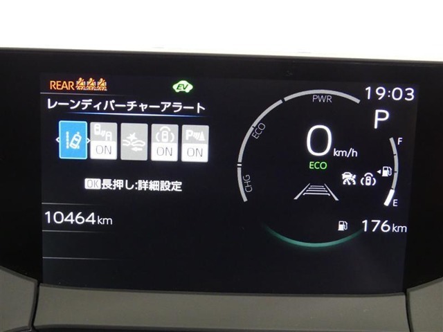 マルチインフォメーションディスプレイ、運転に必要な情報をメーター内の大型液晶画面に表示します。