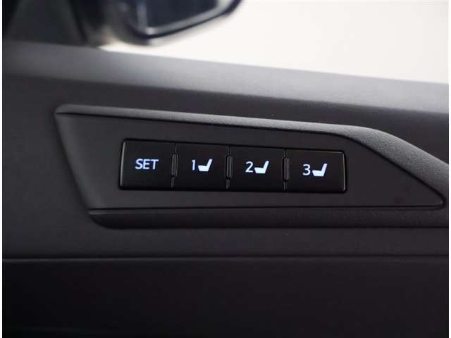 このエンジンルームをご覧下さい！埼玉トヨペットのお車は全て「ピカット一平」で、お車を隅々までピッカピカにしております。見えないところも手を抜きません！！