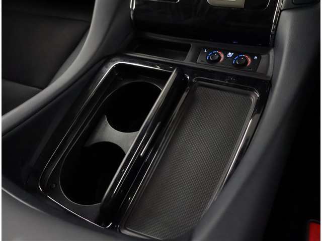 お客様のお車を安心して乗っていただけるように、トヨタのロングラン保証は全国トヨタサービス工場にて保証を受けて頂きます。