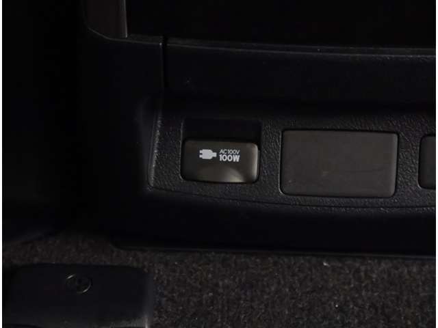 とっておきの、1台ご用意しています。大きな室内展示場がありますので雨の日でもゆっくりとお車を見ていただけるでしょう。