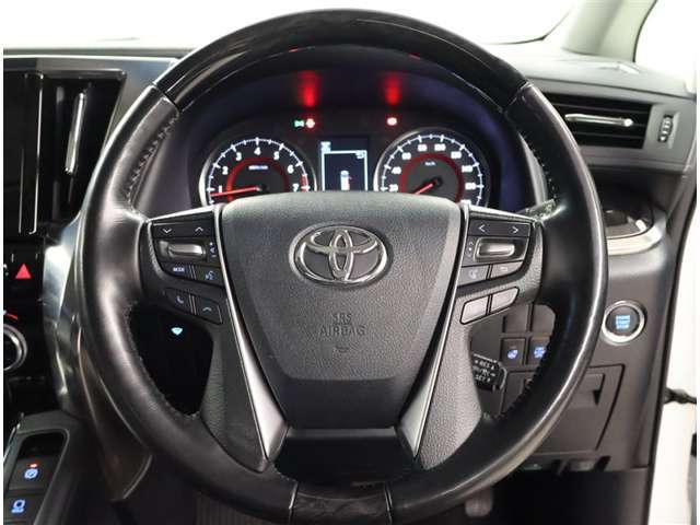 ハンドル周りや内装・外装は自社工場にてクリーニング済みです。仕上がり具合を是非、ご確認ください！！