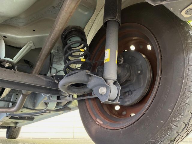 お車を安心してお乗りいただく為には、足回りの定期点検が欠かせません。サービスサポート（有償保証）では無料点検もご提供しており、安心のカーライフをお過ごしいただけるサポート体制が整っています。
