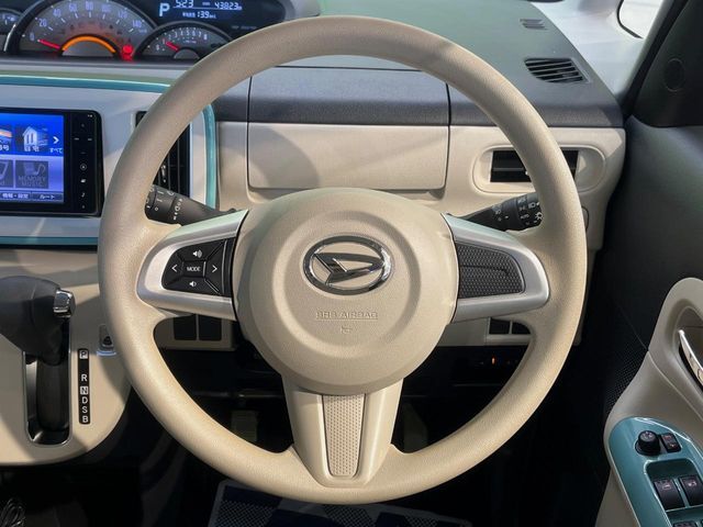 インテリアに合わせたデザインのステアリングは、運転される方のことも考え、運転しやすい形状、大きさです。是非一度、実際に触ってお確かめください。