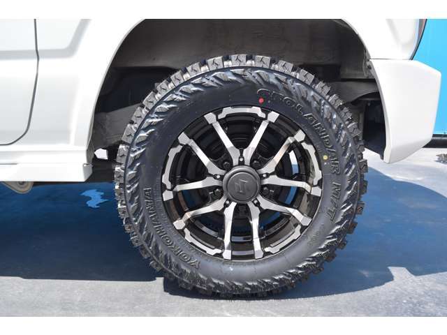 M26CROSSFANGホイールにGEOLANDAR　MTタイヤ装着で足元もカッコ良くなっております！車高は現状ノーマルですがリフトアップもお好みで承れますのでお気軽にご相談下さい！