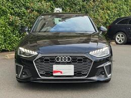Audiデザインの特徴であるシングルフレームグリルが存在感を主張します。