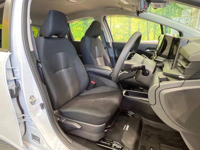 運転席シート廻りは使用感も少なく、良好な状態となっています。丁寧に使われていたことがよくわかりますね。
