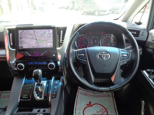 車内のインパネ全体です。除菌、クリーニングをしてご納車致します。