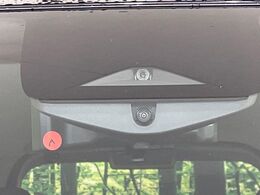 【インテリジェントエマージェンシーブレーキ】フロントカメラで前方の車両や歩行者を検知。衝突しそうな時は衝突被害軽減ブレーキが作動、衝突回避をサポート。より安全にドライブをお楽しみいただけます。
