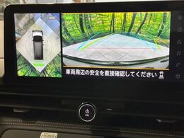 【アラウンドビューモニター】専用のカメラにより、上から見下ろしたような視点で360度クルマの周囲を確認することができます☆死角部分も確認しやすく、狭い場所での切り返しや駐車もスムーズに行えます。