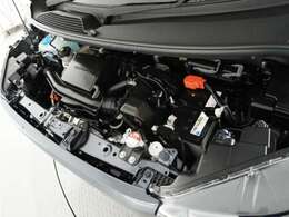 エンジンは車の心臓部分です。このエンジンルームが汚いとトラブルの基になります。当店は専用の液剤を使って徹底的に綺麗にします。