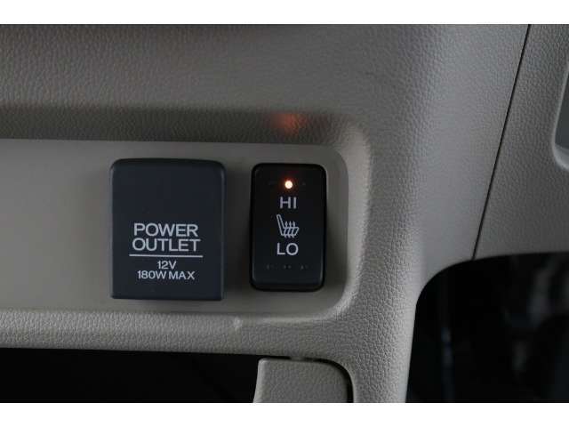 【POWEROUTLET】12V電源ソケットを設置しております。周辺機器の充電にご利用頂けます☆