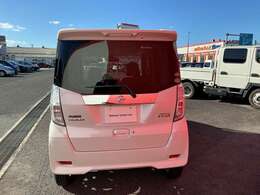 『ワイド保証1年』　日産販売店の中古車には無料で保証が付いています。品質に自信があるから実現した日産ならではの保証です。※一部保証に加入できない車両があります。