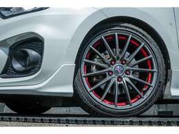 モンスタースポーツのホイール、車高調、ECU、グリルを装着して運転席、助手席にはSR7のレカロシート、内装もこだわりモンスター製ペダル、フロアマットとカスタムしました！ウィングには新品にてZ.S.S.ウィングです