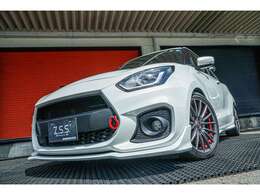 モンスタースポーツのホイール、車高調、ECU、グリルを装着して運転席、助手席にはSR7のレカロシート、内装もこだわりモンスター製ペダル、フロアマットとカスタムしました！ウィングには新品にてZ.S.S.ウィングです