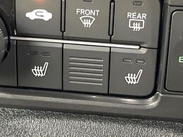 【シートヒーター】寒い日に重宝するシートヒーター！エアコンより早く温まってくれるので寒がりの人も安心ですね♪エアコンの温風は乾燥するから苦手、という方にもをおすすめです。