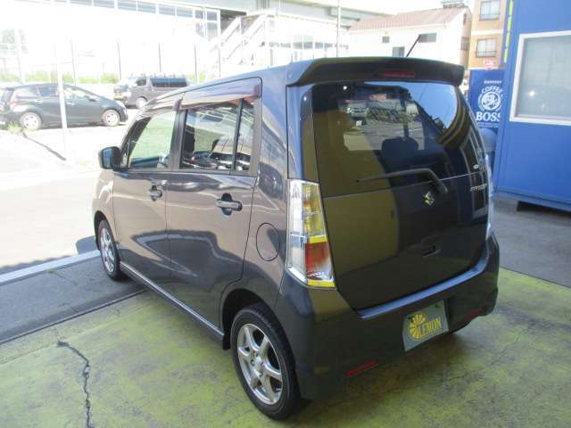 当社は全車に外装・内装クリーニング済み！！外装の磨きと室内クリーニングを施したお車です。ピカピカのお車を是非店頭でご確認下さい。