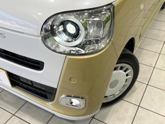【LEDヘッドライト】悪天候や夜間走行時も良好な視界を確保し安心して運転できる高輝度LEDヘッドライトを装備！点灯速度が早く、消費電力も抑えられています。