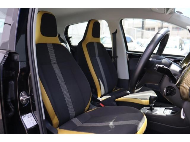 （運転席助手席）安全装備をオプションで追加するのは日本的発想。フォルクスワーゲン車はサイドエアバッグを全車標準で装備しております。