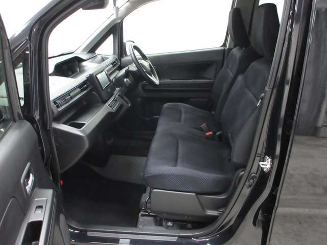 このお車は前のお客様から直接買取させて頂いておりますので使用状況やメンテナンス状況詳細な情報を次のお客様にお伝えいたします。詳細な情報を知っていますので、より詳しいお車の状態が分かっております♪