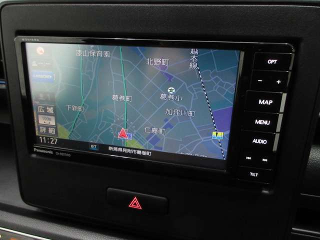 車両入庫時には、お客様より詳しくお話をお伺いさせて頂き、プロの査定士3名が「修復歴の有無」「不具合箇所の確認」等のチェックを行っておりますので、より安心してお乗り頂けるお車となります。