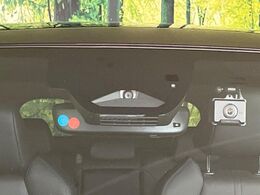 【トヨタセーフティセンス】走行中に前方の車両等を認識し、衝突しそうな時は警報とブレーキで衝突回避と被害軽減をアシスト。より安全にドライブをお楽しみいただけます。