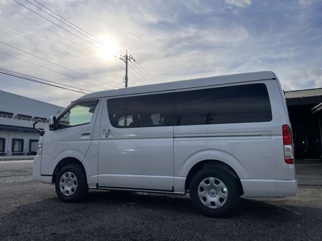 メーカーオプションのパノラマモニター装備！オーディオの取付もお任せください！