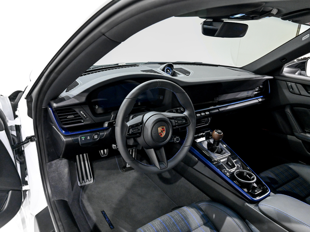 Carrera T インテリアパッケージ　ゲンチアンブルー
