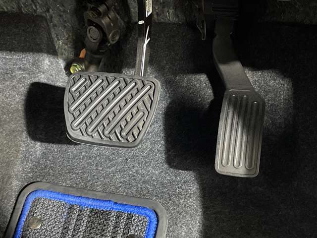 【アクセルブレーキ】傷も少なく状態が良いので、アクセルやブレーキなどの動作はとてもスムーズです！
