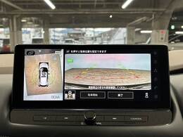 【全方位モニター】 クルマを上空から見下ろしているかのように、直感的に周囲の状況を把握できます。