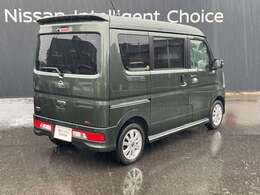 納車前に入念な点検整備をさせていただきます。もちろん全車走行距離無制限のワイド保証付きですので安心してお乗りいただけます。