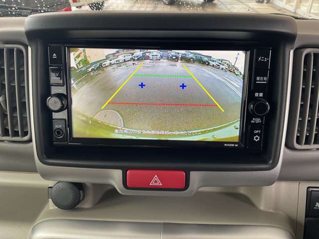 バックモニターで車庫入れや縦列駐車もらくらく、高感度カラーカメラですので僅かな光でもくっきりと見え、夜でも安心して駐車出来ます。