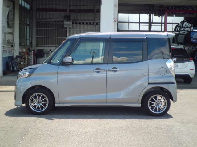 車両左側
