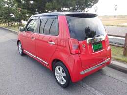 上質なエクステリアとインテリア、サイドカーテンエアバッグを装備した「プレミアム・Lパッケージ」。ボディとルーフを異なる色で塗り分けた2トーンカラースタイル。