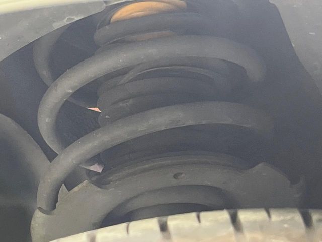 お車を安心してお乗りいただく為には、足回りの定期点検が欠かせません。サービスサポート（有償保証）では無料点検もご提供しており、安心のカーライフをお過ごしいただけるサポート体制が整っています。