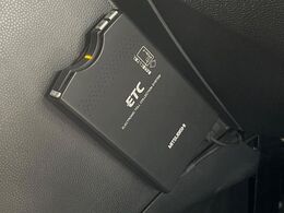 【ETC】高速道路の料金所をストレスなく通過！話題のスポットやサービスエリアに多い「スマートIC」利用時は必須のアイテムです。当店でセットアップを実施、ご納車当日からすぐにご利用いただけます！