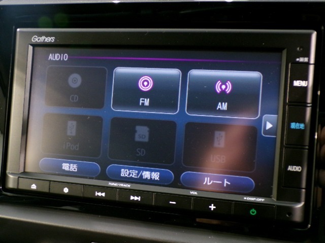 CD、DVD、Bluetooth、AM、FM、AUX、スマートフォン接続ができます。