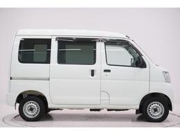 県内13店舗にて常時500台以上ダイハツ車を展示中です。見て、触って、納得のいく一台をぜひ見つけてください。