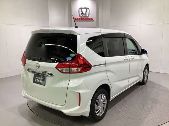 【Honda認定中古車 U-Select】　は3つの安心をお約束します。　1　Hondaのプロが整備した安心。 2　第三者機関がチェックした安心。　3　購入後もHondaが保証する安心。