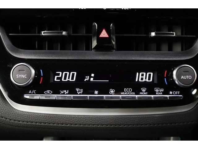 運転席と助手席、それぞれ温度調節ができ、オールシーズン快適なオートエアコンとなっております！