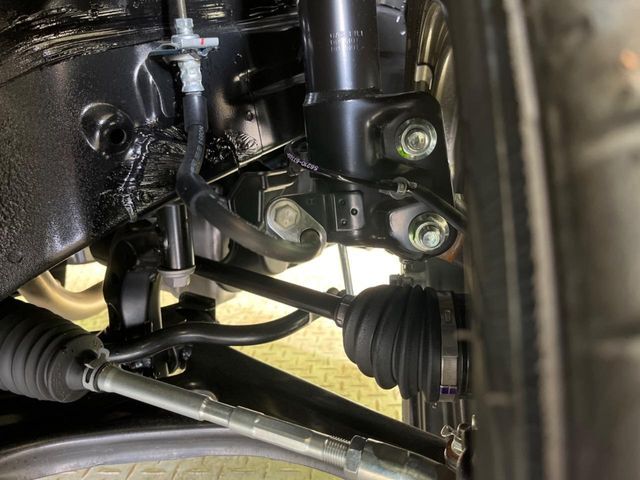 お車を安心してお乗りいただく為には、足回りの定期点検が欠かせません。サービスサポート（有償保証）では無料点検もご提供しており、安心のカーライフをお過ごしいただけるサポート体制が整っています。