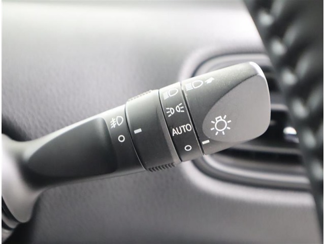 オートライト機能も搭載されています。自動的に周囲の明るさに応じて、ヘッドライトを点灯・消灯します！