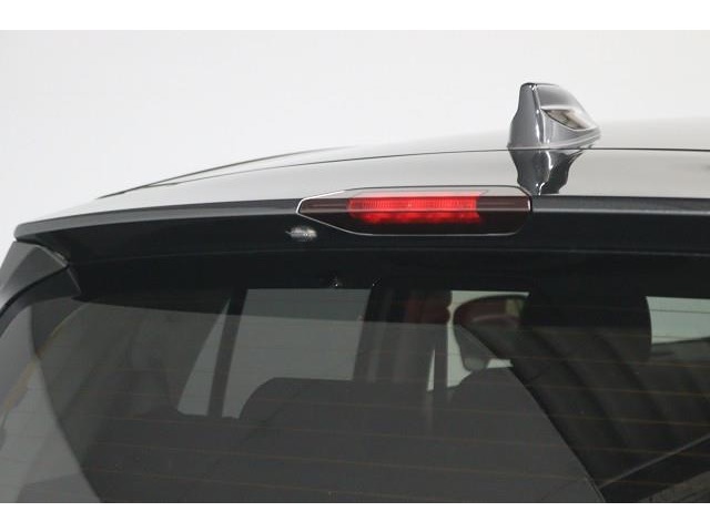 目線の高さに近いストップランプが、後続車にブレーキを踏んだことを知らせるので安全性もUPします。