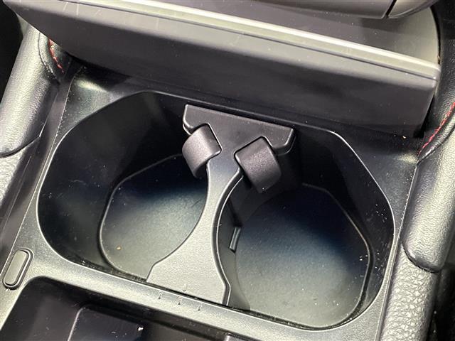 【ドリンクホルダー】長時間のドライブを快適に過ごすために、必須の車内アイテムと言えるでしょう