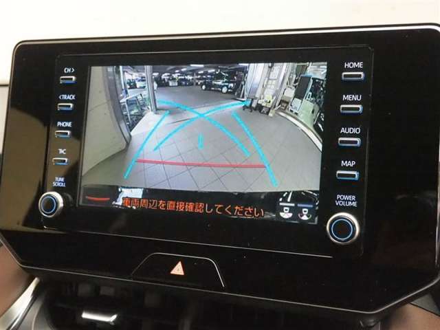 バックカメラもついておりますので駐車時に確認できます。