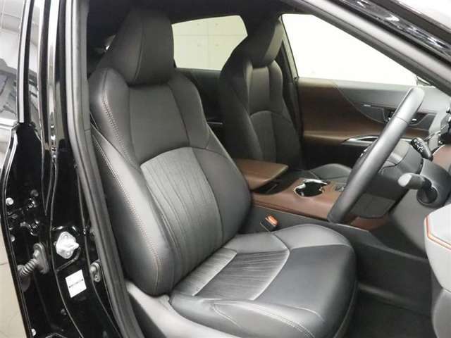 座り心地が良いシートなので長時間の運転でも快適にお過ごしいただけます。