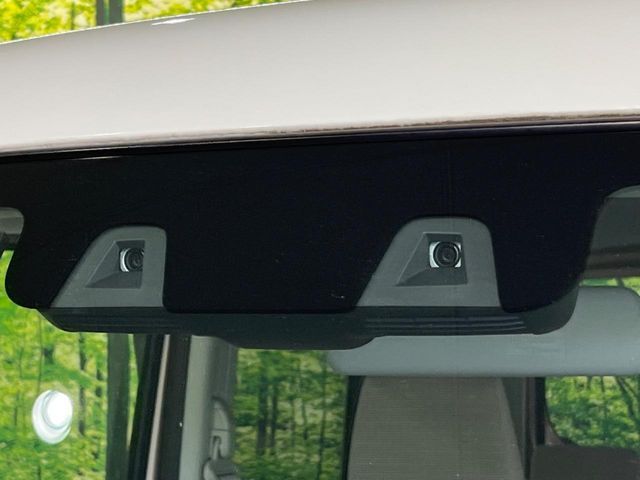 【スマートブレーキサポート】走行中に前方の車両等を認識し、衝突しそうな時は警報とブレーキで衝突回避と被害軽減をアシスト。より安全にドライブをお楽しみいただけます。