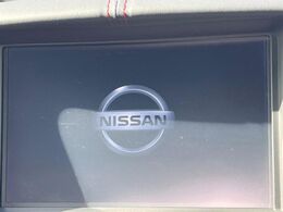 【メーカー純正ナビ】インテリアに溶け込むスタイリッシュな「専用設計」メーカーナビを装備♪視認性や操作性など基本性能にも優れ、より上質なカーライフをお楽しみいただけます。