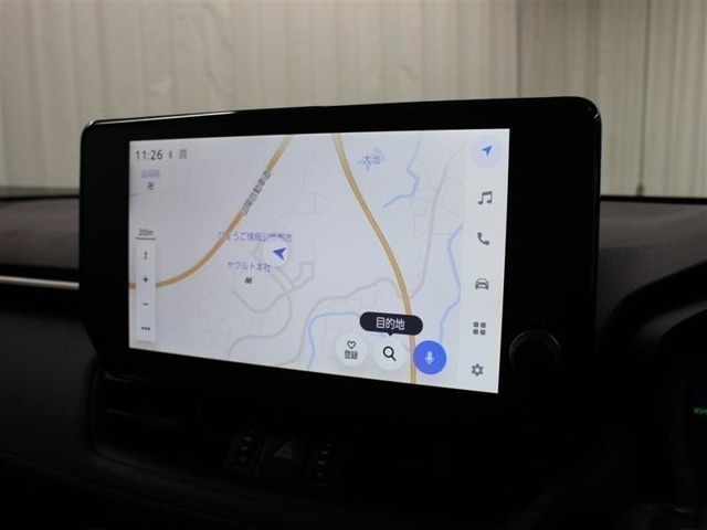 スマートフォンとの連携を可能にした10.5インチのディスプレイオーディオにはコネクティッドナビPluを採用。フルセグTV、AM/FM(ワイドFM対応)、Bluetooth/USB入力に対応しています。