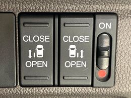 【両側パワースライドドア】スマートキーや運転席のスイッチで後席両側スライドドアの開閉が可能♪電動だから力を入れてドアを開ける必要が無く、小さなお子様でも簡単に開け閉めでき快適です♪