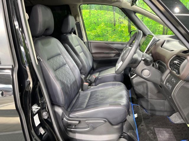 運転席シート廻りは使用感も少なく、良好な状態となっています。丁寧に使われていたことがよくわかりますね。